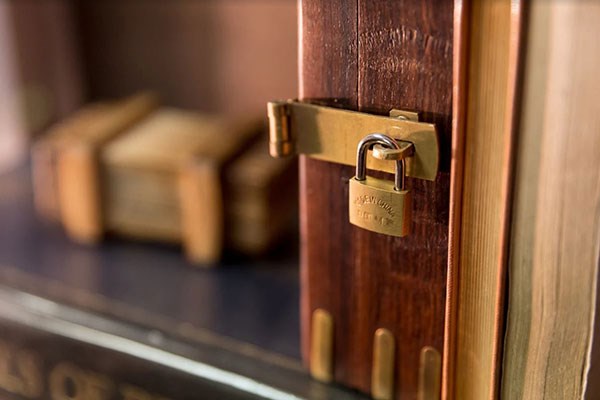 Escape Room Game for Four with Hint Hunt Escape Room Game for Four with Hint Hunt
