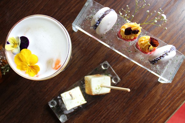 Botanical Afternoon Tea for Two at London Marriot Park Lane Botanical Afternoon Tea for Two at London Marriot Park Lane