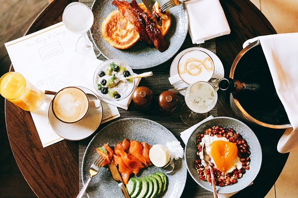 Sunday Brunch with Bottomless Prosecco for Two at Searcys St Pancras Sunday Brunch with Bottomless Prosecco for Two at Searcys St Pancras