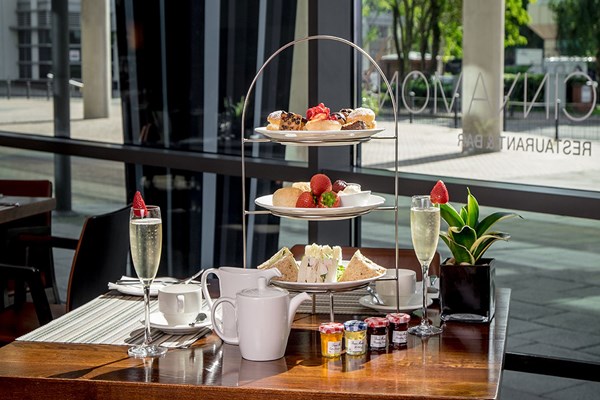 Bottomless Fizz Afternoon Tea at Hilton Canary Wharf Hotel Bottomless Fizz Afternoon Tea at Hilton Canary Wharf Hotel