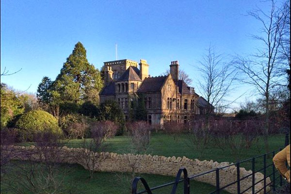 One Night stay with Dinner and Fizz for Two at Rudloe Arms One Night stay with Dinner and Fizz for Two at Rudloe Arms