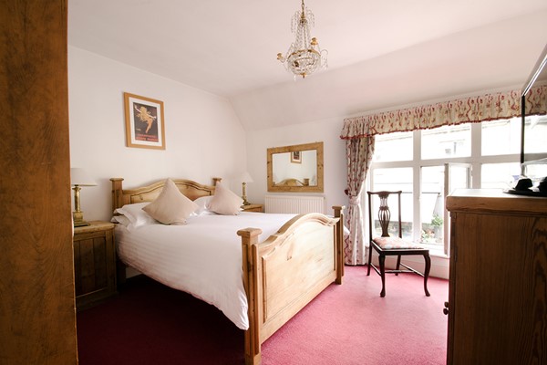Two Night Luxury Escape with Dinner and Fizz at The White Hart Inn