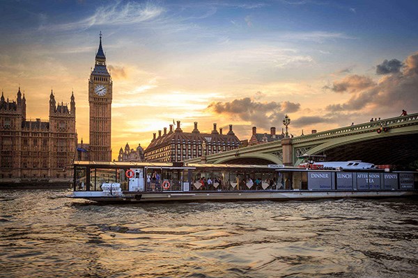 Bateaux Premier Dinner Cruise on the Thames for Two Bateaux Premier Dinner Cruise on the Thames for Two