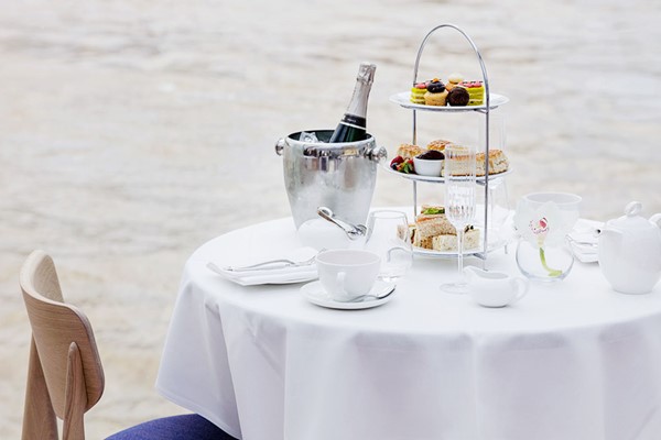 Bateaux Champagne Afternoon Tea Cruise on the River Thames for Two Bateaux Champagne Afternoon Tea Cruise on the River Thames for Two