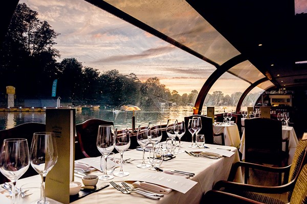 Bateaux Windsor Dinner Cruise on the River Thames Bateaux Windsor Dinner Cruise on the River Thames