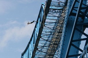 Transporter Bridge Bungee Jump