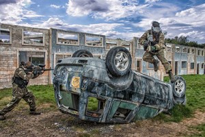 Paintballing for Four with 100 Paintballs Each
