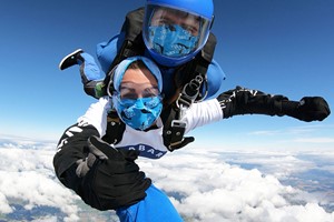 7000ft Tandem Skydive in Wiltshire