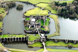 50 Mile Helicopter Tour of Cardiff Castles and Coast