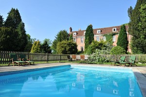 Afternoon Indulgence with 25 Minute Spa Treatment for Two at New Park Manor