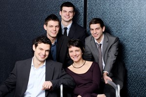 Family Photoshoot with a £50 off Voucher – UK Wide Special Offer