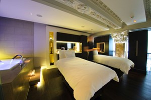 Luxury Pamper Day with 25 Minute Treatment and Fizz for Two at Sofitel London