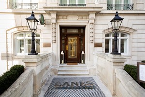 Botanical Afternoon Tea and Bottomless Bubbles at 5* London Marriott Park Lane