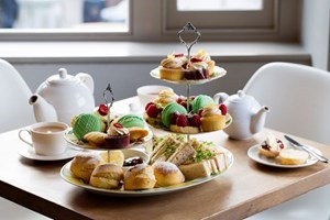 Midsummer Night’s Dream Sparkling Afternoon Tea for Two at The Swan at The Globe