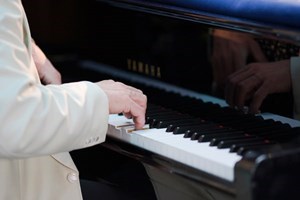 Bateaux Three Course Sunday Lunch Jazz Cruise for Two