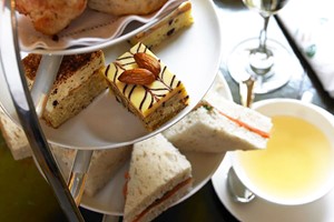 Bottomless Brunch or Tea for Two at DoubleTree by Hilton London