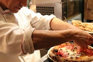 Two Course Brunch with Bottomless Prosecco for Two at The Chelsea Lodge