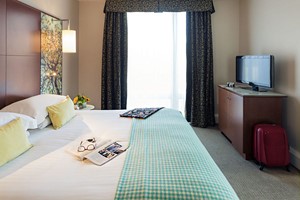 One Night Break with Dinner at Mercure Sheffield St Paul’s Hotel for Two