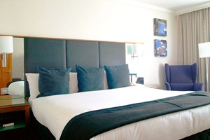 Overnight Stay with Dinner and Fizz for Two at Crowne Plaza Marlow