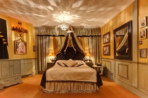 One Night Stay with Breakfast at Hotel Pelirocco