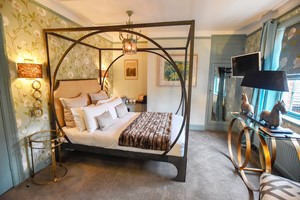 Overnight Stay with Breakfast for Two at No.8 Rooms