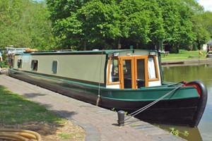 Overnight Stay in a choice of Houseboats with Breakfast at Starline Narrowboats