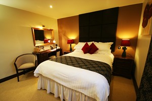 Overnight Stay with Two Course Dinner at Three Horseshoes Country Inn