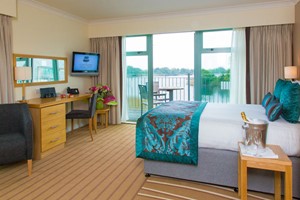 Overnight Hotel Escape with Dinner for Two at De Vere Cotswold Water Park Hotel
