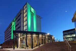 Overnight Spa Break with Treatment, Dinner and Fizz for Two at Holiday Inn Reading