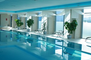 Two Night Luxury Escape with Dinner and Spa Treatment for Two at Holiday Inn Reading