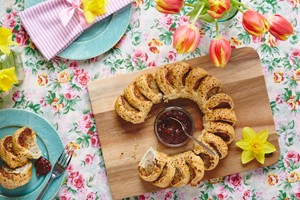 Luxury Hello Spring Hamper with Piglet's Pantry