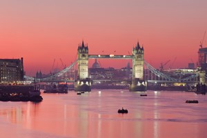 Thames Evening Cruise with Bubbly and Canapes for Two