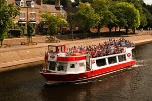 York Floodlit Evening Cruise with a Glass of Prosecco for Two
