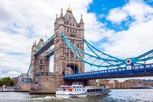 Thames River Sightseeing – Westminster to Tower of London or Vice Versa One Way for a Family of Five
