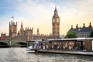 Bateaux London River Thames Three Course Sunday Lunch Cruise with a Bottle of Wine for Two