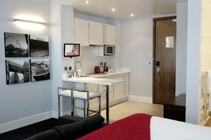 One Night Break with Bubbly at Sandman Signature Hotel