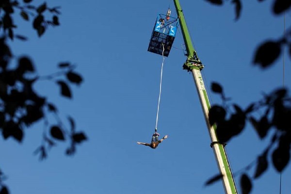 160ft Bungee Jump for One in London picture