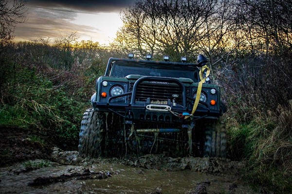 Land Rover Defender Driving Experience – Special Offer
