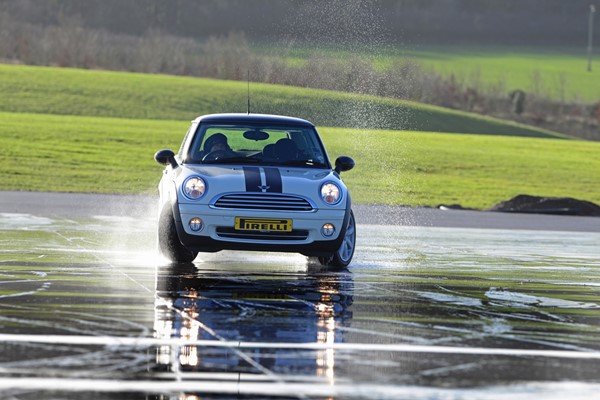 Skidpan Driving at Thruxton Circuit 