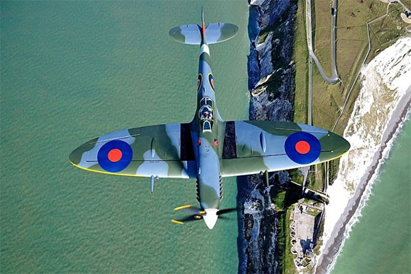 Fly in a Spitfire Experience | buyagift.co.uk