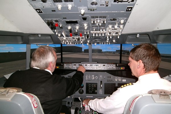 One Hour Boeing 737 Flight Simulator Experience for One