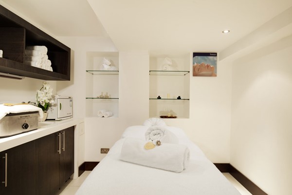 Luxury Wellbeing Spa Day with a Massage for Two at The Piccadilly West End Hotel – Weekdays
