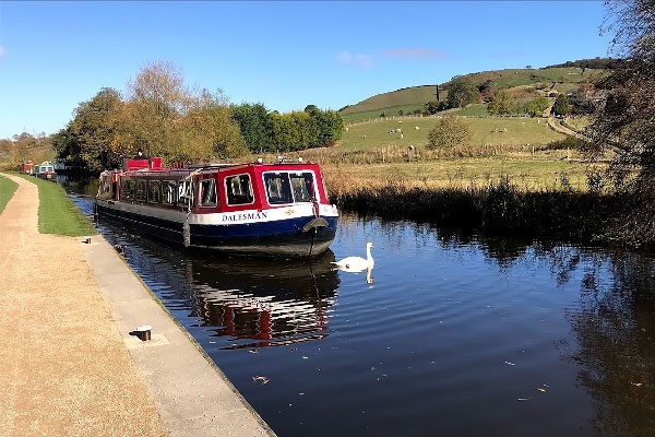 canal boat cruise skipton