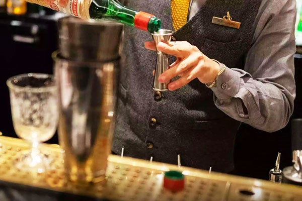 Gin Cocktail Masterclass with Three Cocktails and Canapes at The Athenaeum for Two