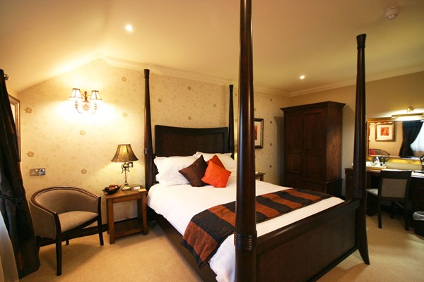 Overnight Weekend Stay and Two Course Dinner for Two at Three Horseshoes Country Inn