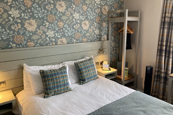 Overnight Winter Stay in Loch Lomond, Scotland for Two with Breakfast at the Tullie Inn picture