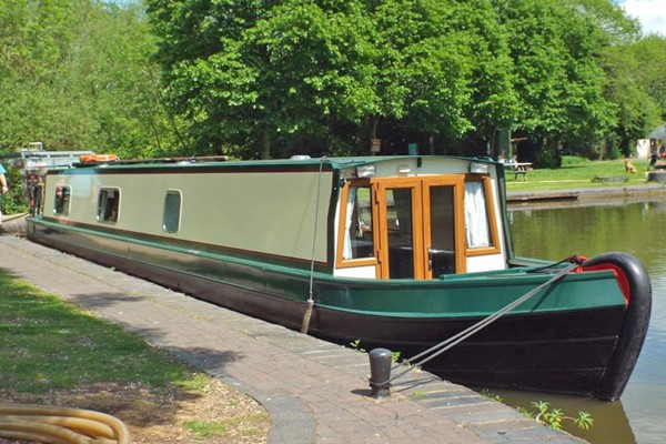 Overnight Stay In A Choice Of Houseboats With Breakfast At Starline Narrowboats From Buyagift