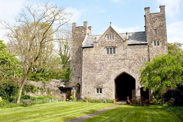 Overnight Getaway in a Medieval Castle for Two at the Welsh Gatehouse