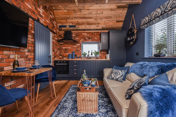 Two Night Stay at The Saddle with a Bottle of Prosecco and Breakfast for Two picture