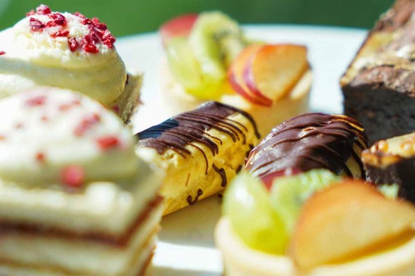 Afternoon Tea Sightseeing Bus Tour with PG Tips for One Adult and One Child with Premium Seating picture